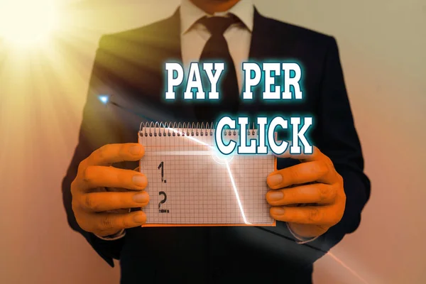 Nota de escrita mostrando Pay Per Click. Foto de negócios mostrando marketing na internet em que o pagamento é baseado em cliques . — Fotografia de Stock