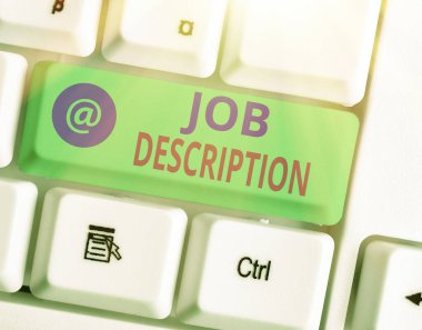 Görev Açıklamasını gösteren not yazılıyor. İş fotoğrafında çalışan sorumluluklarının resmi bir açıklaması gösteriliyor.