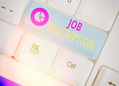 Görev Açıklamasını gösteren not yazılıyor. İş fotoğrafında çalışan sorumluluklarının resmi bir açıklaması gösteriliyor.