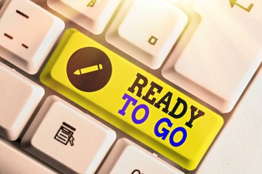 Metin işareti gitmeye hazır olduğunu gösteriyor. Konsept fotoğraf taşınmak ya da başka bir yere gitmek için hazır ve uygundur.