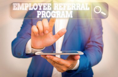 Çalışan Sevk Programını gösteren kavramsal el yazısı. İş fotoğrafı çalışanları acemi askerleri tanıttıkları için ödüllendiriliyor.