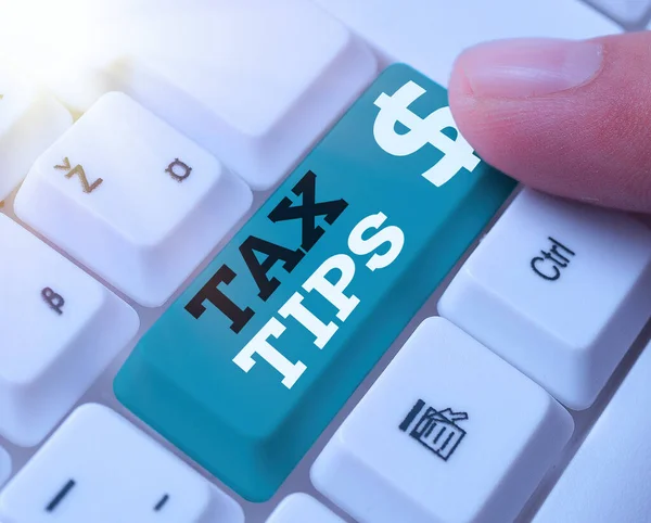 Texto para escrita de palavras Tax Tips. Conceito de empresa para contribuição obrigatória para as receitas do Estado cobradas pelas administrações públicas . — Fotografia de Stock