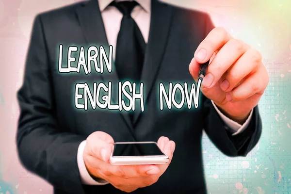 Κείμενο γραφής Μάθετε Αγγλικά τώρα. Έννοια σημαίνει να αποκτήσουν ή να αποκτήσουν γνώση και την ικανότητα της αγγλικής γλώσσας. — Φωτογραφία Αρχείου