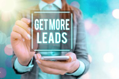 Daha Fazla Müşteri Al'ı gösteren metin işareti. Kavramsal fotoğraf başlatma tüketici ilgi veya soruşturma ürün veya hizmetleri.