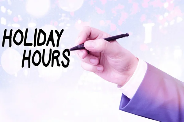 Holiday Hours 'u gösteren kavramsal el yazısı. İş fotoğrafı çalışanı saatlerce normal ücretlerinin iki katını alıyor.. — Stok fotoğraf