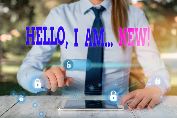 Написання тексту Hello I Am New. Концепція означає використовуване привітання або початок телефонної розмови.. — стокове фото