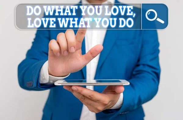 Escritura manual conceptual que muestra Haz lo que amas Ama lo que haces. Texto de la foto de negocios Persigue tus sueños o pasiones en la vida . — Foto de Stock