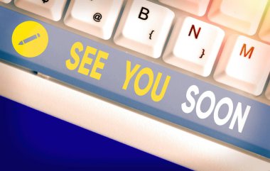 Kelime yazma metni. Yakında görüşürüz. Biriyle vedalaşmak ve yakında tekrar buluşmak için kullanılan iş konsepti..