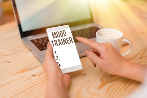 Segnale che mostra Mood Trainer. Foto concettuale a dimostrazione di chi si allena per alleviare i disturbi dell'umore . — Foto Stock