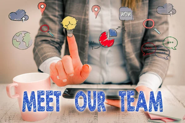 Texte d'écriture de mots Rencontrez notre équipe. Concept d'entreprise pour présenter une autre collegue à vos coéquipiers dans l'entreprise . — Photo