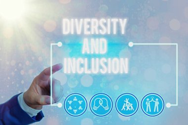 Çeşitlilik ve İçerik 'in el yazısı metinleri. Kavram demek, insan farklılığı ırk cinsiyetini içerir demek..