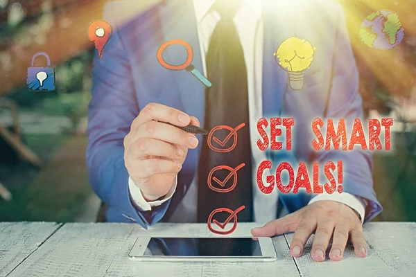 Escrita de mão conceitual mostrando Set Smart Goals. Texto de foto de negócios que dá critérios para orientar na definição de objetivos . — Fotografia de Stock