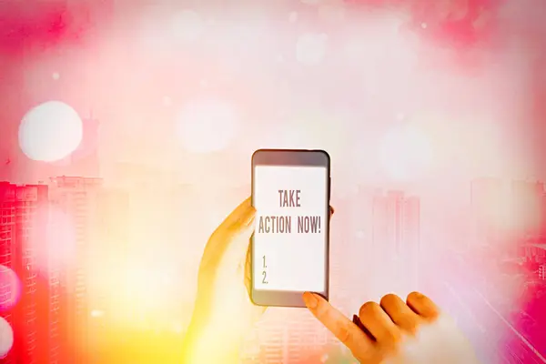 Sinal de texto mostrando Take Action Now. Foto conceitual fazer algo oficial ou concertado alcançar objetivo com problema . — Fotografia de Stock