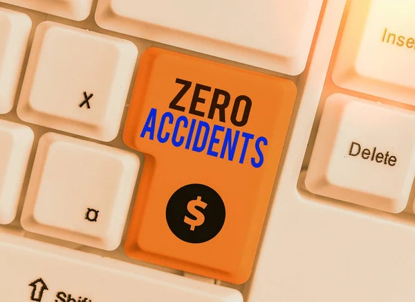 Tekstbord met Zero Accidents. Conceptuele foto belangrijke strategie ter voorkoming van arbeidsongevallen. — Stockfoto