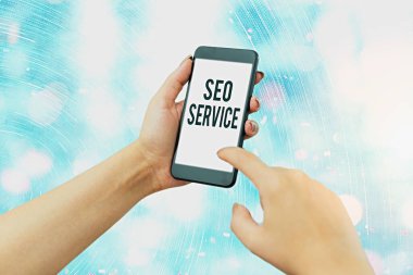 Seo Servisini gösteren kavramsal el yazısı. Web sitesinin görünürlüğünü arttırmak için iş fotoğrafı gösterme teknikleri ve prosedürleri.