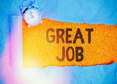 Harika bir iş çıkardığını gösteren bir mesaj. Birine iyi bir şey yaptığını söyleyen kavramsal bir fotoğraf..