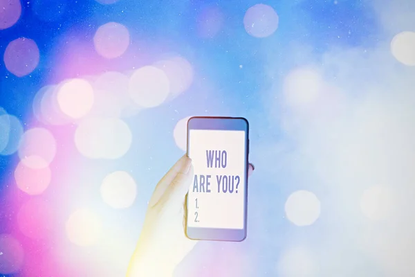 Szövegíró szöveg Ki vagy te kérdés. Üzleti koncepció személyazonosság vagy személyes adatok bemutatására. — Stock Fotó