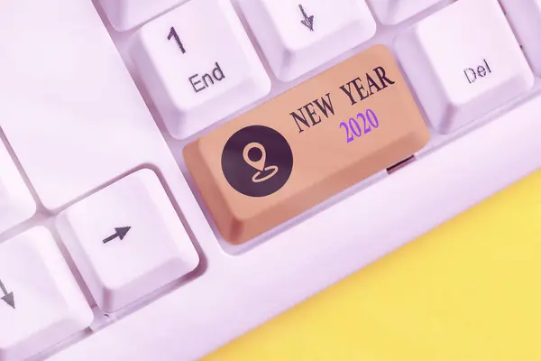Signo de texto que muestra Año Nuevo 2020. Foto conceptual Saludo Celebración de la fiesta Nuevo comienzo Mis mejores deseos . — Foto de Stock