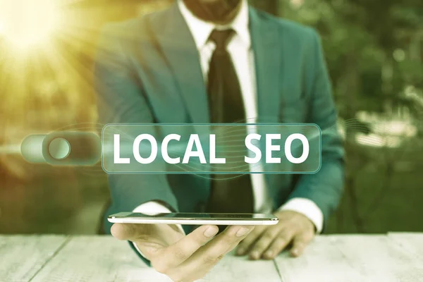 Écriture manuscrite de texte Local Seo. La signification conceptuelle aide les entreprises à promouvoir leurs produits et services auprès des clients locaux . — Photo