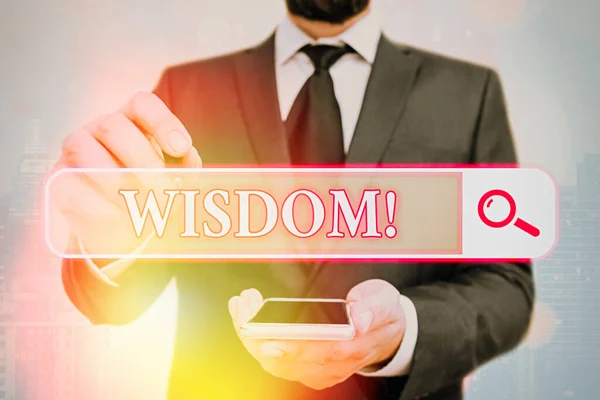 Skrivtext Visdom. Begreppet innebär förmågan att använda din kunskap och erfarenhet för att fatta beslut. — Stockfoto