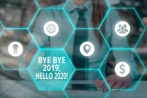 Текст написання слів "Bwell Bye 2020 Hello 2020". Концепція бізнесу для прощання з минулим роком і вітання ще одного . — стокове фото