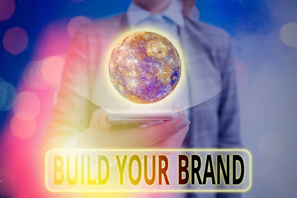 Концептуальный почерк, показывающий Build Your Brand. Деловая фотография, демонстрирующая повышение эффективности бренда с помощью рекламных кампаний Элементы этого изображения, предоставленного НАСА . — стоковое фото