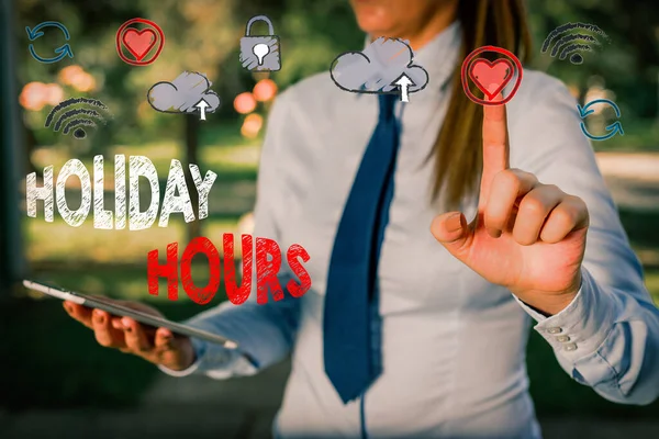 Szöveges jel mutatja Holiday hours. Fogalmi fotó az alkalmazottakra vonatkozó túlóra rugalmas munkarend szerint. — Stock Fotó