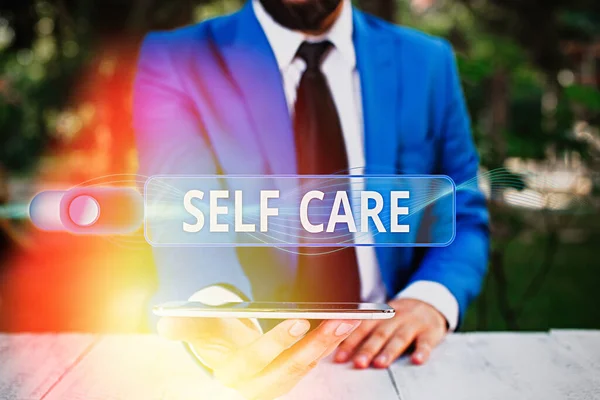 Escrita à mão escrita de texto Self Care. Conceito que significa a prática de tomar medidas para melhorar a própria saúde . — Fotografia de Stock