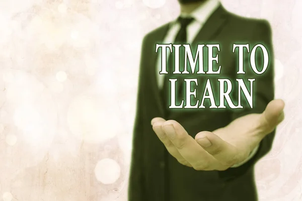 Fogalmi kézírás, amely a Time To Learn-t mutatja. Üzleti fotó szöveg a tények és ötletek megismerésének vagy megértésének szükségessége. — Stock Fotó