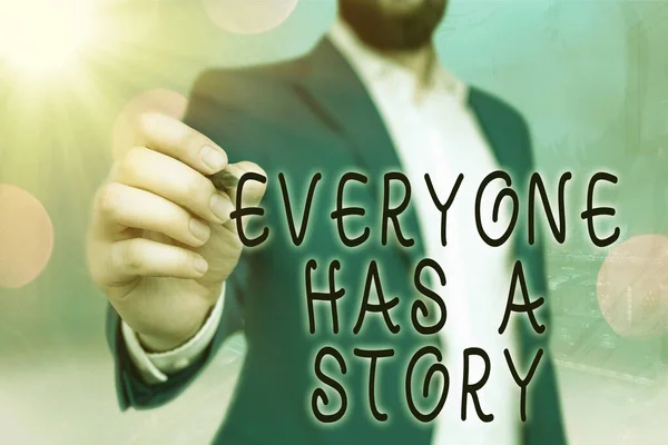 Handschrifttekst Iedereen heeft een verhaal. Begrip: rekening houden met gebeurtenissen uit het verleden in iemands leven of carrière. — Stockfoto