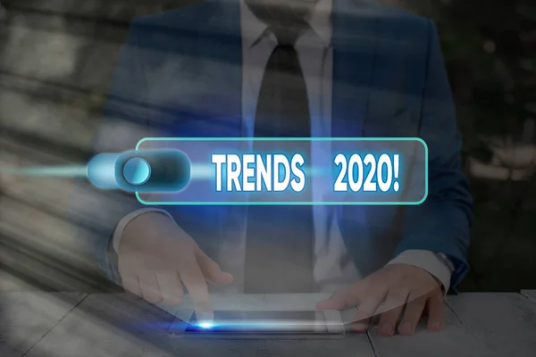 Handgeschreven tekst schrijven Trends 2020. Concept betekent algemene richting waarin iets zich ontwikkelt of verandert. — Stockfoto