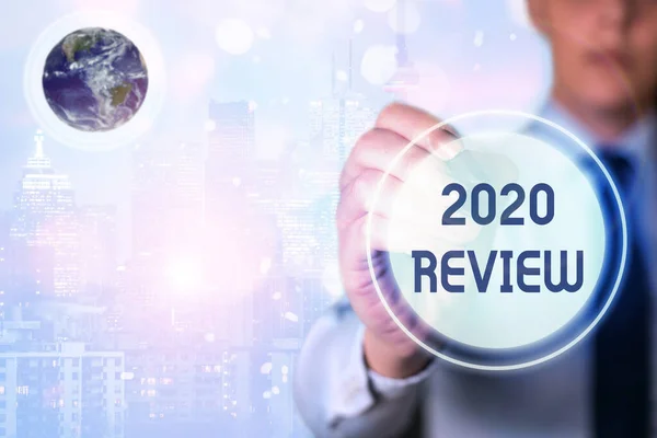 Kelime yazma metni 2020 Review. NASA tarafından desteklenen bu görüntünün 2020 Elementi için turizm ve hizmetlerde yeni eğilimler ve beklentiler konsepti. — Stok fotoğraf