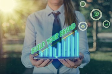 Markanızı Yapın 'ı gösteren kavramsal el yazısı. Reklam kampanyaları kullanarak marka eşitliğini arttıran iş fotoğrafları..