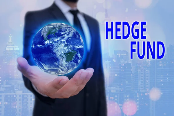 Escritura a mano conceptual que muestra Hedge Fund. Texto de foto de negocios básicamente un nombre elegante para una sociedad de inversión alternativa Elementos de esta imagen proporcionados por la NASA . —  Fotos de Stock