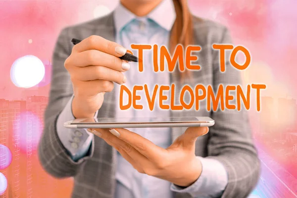 Signo de texto que muestra Time To Development. Fotografía conceptual: tiempo durante el cual una empresa crece o se desarrolla . — Foto de Stock