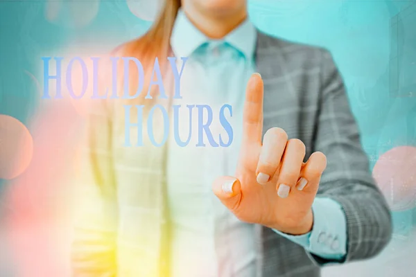 Handschrift tekst schrijven Holiday Hours. Concept betekent werknemer ontvangt twee keer hun normale loon voor alle uren. — Stockfoto