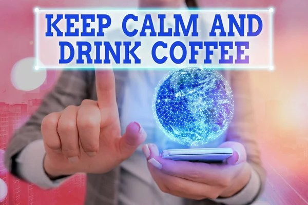 Χειρόγραφο κείμενο εγγράφως Κρατήστε την ηρεμία και το ποτό καφέ. Έννοια έννοια ενθαρρύνει να απολαύσετε καφεΐνη ποτό και να χαλαρώσετε Στοιχεία αυτής της εικόνας που παρέχονται από τη NASA. — Φωτογραφία Αρχείου