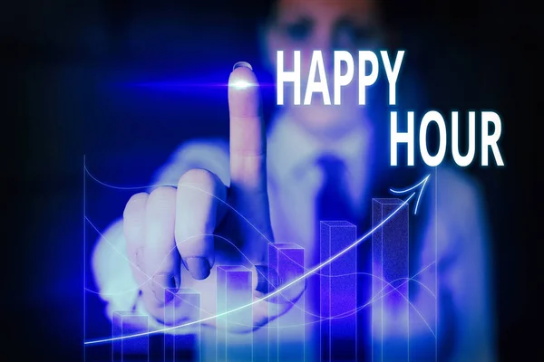 Λέξεις κείμενο Happy Hour. Επιχειρηματική αντίληψη για το πότε πωλούνται ποτά σε μειωμένες τιμές σε μπαρ ή εστιατόριο. — Φωτογραφία Αρχείου