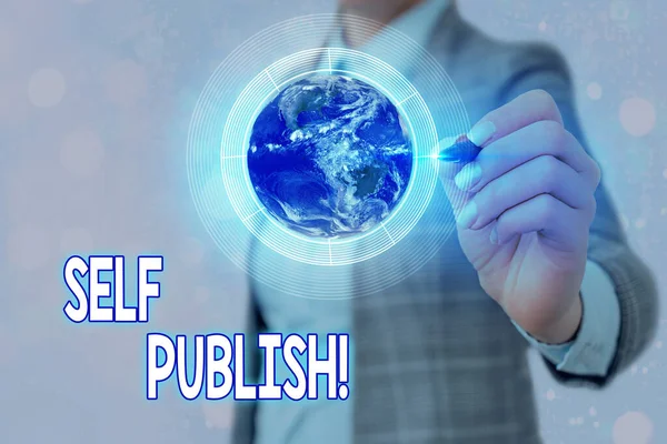 Tekst schrijven Self Publish. Business concept voor schrijver publiceren stuk van iemands werk onafhankelijk op eigen kosten Elementen van dit beeld geleverd door NASA. — Stockfoto