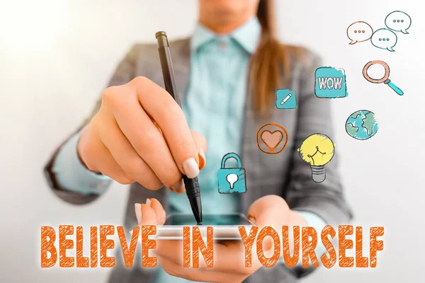 Πινακίδα που δείχνει "Πίστεψε στον εαυτό σου". Εννοιολογική φωτογραφία κοινή συμβουλή ότι μπορείτε να κάνετε τα πάντα. — Φωτογραφία Αρχείου