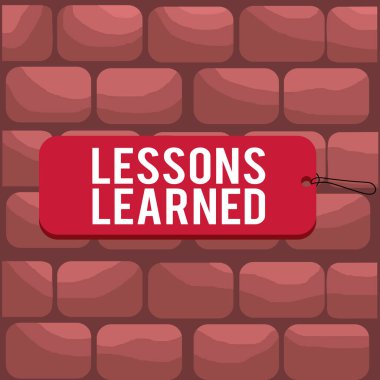 El yazısı Dersler Öğrenildi. Deneyimle kazanılan bilgi veya anlayış anlamına gelen kavram Etiket rozet dikdörtgeni biçimli boş uzay dizgisi renkli arkaplan.