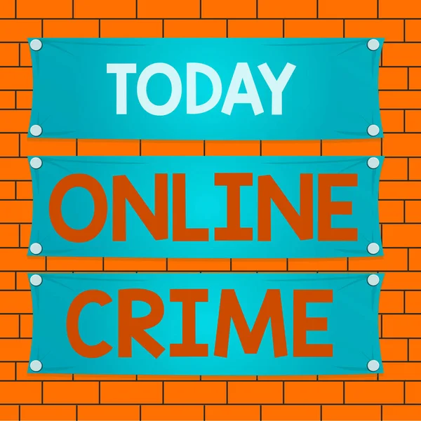 Segno di testo che mostra il crimine online. Crimine fotografico concettuale o attività online illegale commessa su Internet Pannello di legno allegata chiodo sfondo colorato rettangolo legname legno . — Foto Stock