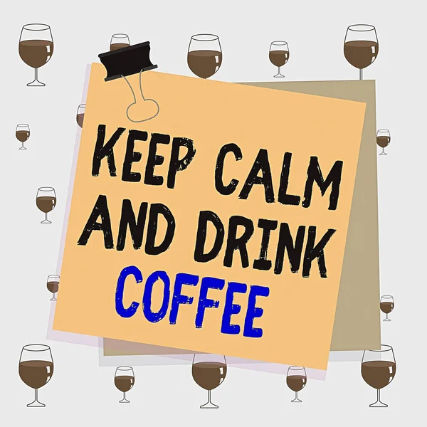 SMS, ami a Keep Calm and Drink Coffee feliratot mutatja. Fogalmi fotó ösztönzi, hogy élvezze a koffein ital és pihenés Papír ragadt kötőanyag klip színes háttér emlékeztető memo irodai ellátás. — Stock Fotó