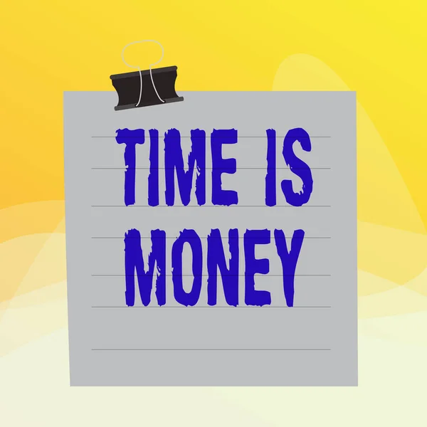 Píšu poznámku "Čas jsou peníze". Obchodní fotografie předvádění čas je cenný zdroj Dělat věci tak rychle, jak je to možné Papírové linky pořadač klip suare notebook barva pozadí. — Stock fotografie