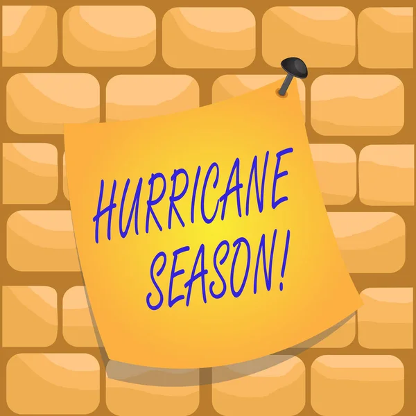 Scrivere testi a mano Hurricane Season. Concetto significa il tempo in cui la maggior parte dei cicloni tropicali si prevede di sviluppare Curvo promemoria carta memo inchiodato superficie colorata bloccato cornice pin vuoto . — Foto Stock