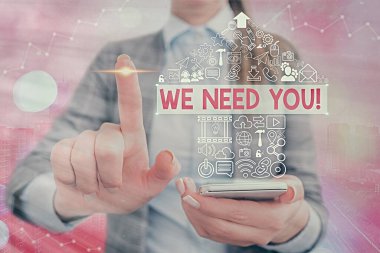 Sana İhtiyacımız Olduğunu gösteren bir not yazıyorum. Atama görev veya yükümlülüğü ihtiyaçlarını karşılamak için vitrine İş fotoğraf.