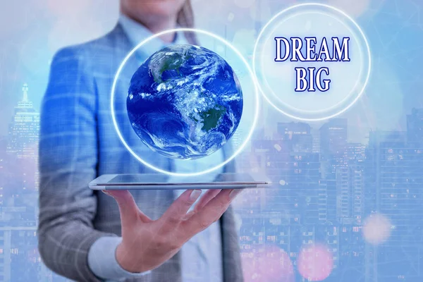 Scrittura concettuale a mano che mostra Dream Big. Business photo showcase in cerca di scopo per la vostra vita e di essere soddisfatte nel processo Elementi di questa immagine fornita dalla NASA . — Foto Stock