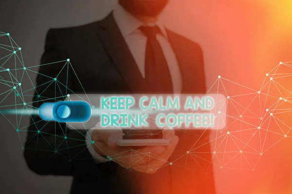 Piszę notatkę pokazującą Keep Calm And Drink Coffee. Prezentacja zdjęć biznesowych zachęcają do demonstracji cieszyć się napojem kofeinowym i relaks. — Zdjęcie stockowe