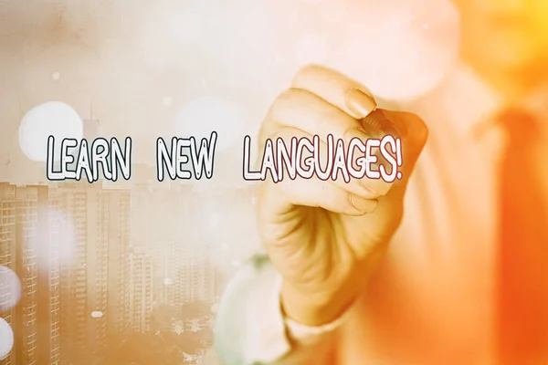书写文字学习新的语言。 发展外语交流能力的商业概念. — 图库照片