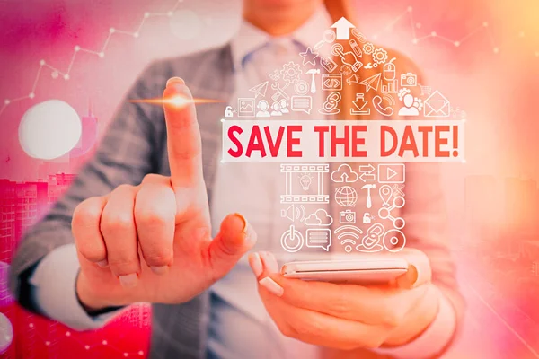 Escrevendo nota mostrando Save The Date. Foto de negócios mostrando reserva a data de casamento futuro mencionado em seu calendário . — Fotografia de Stock